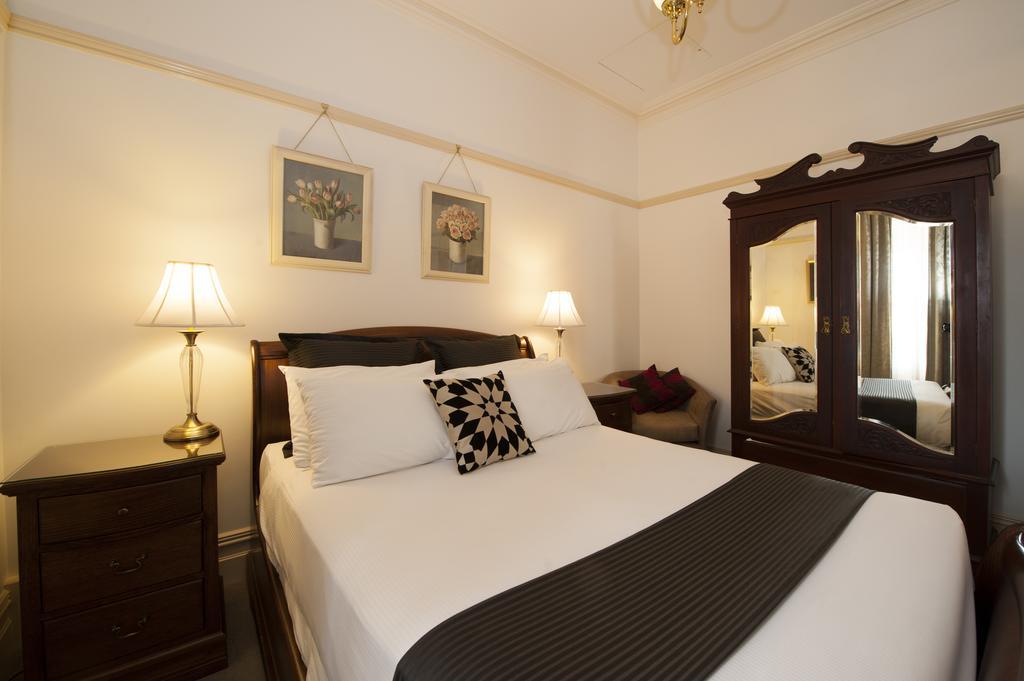 Cobb & Co Court Boutique Hotel Mudgee Bilik gambar