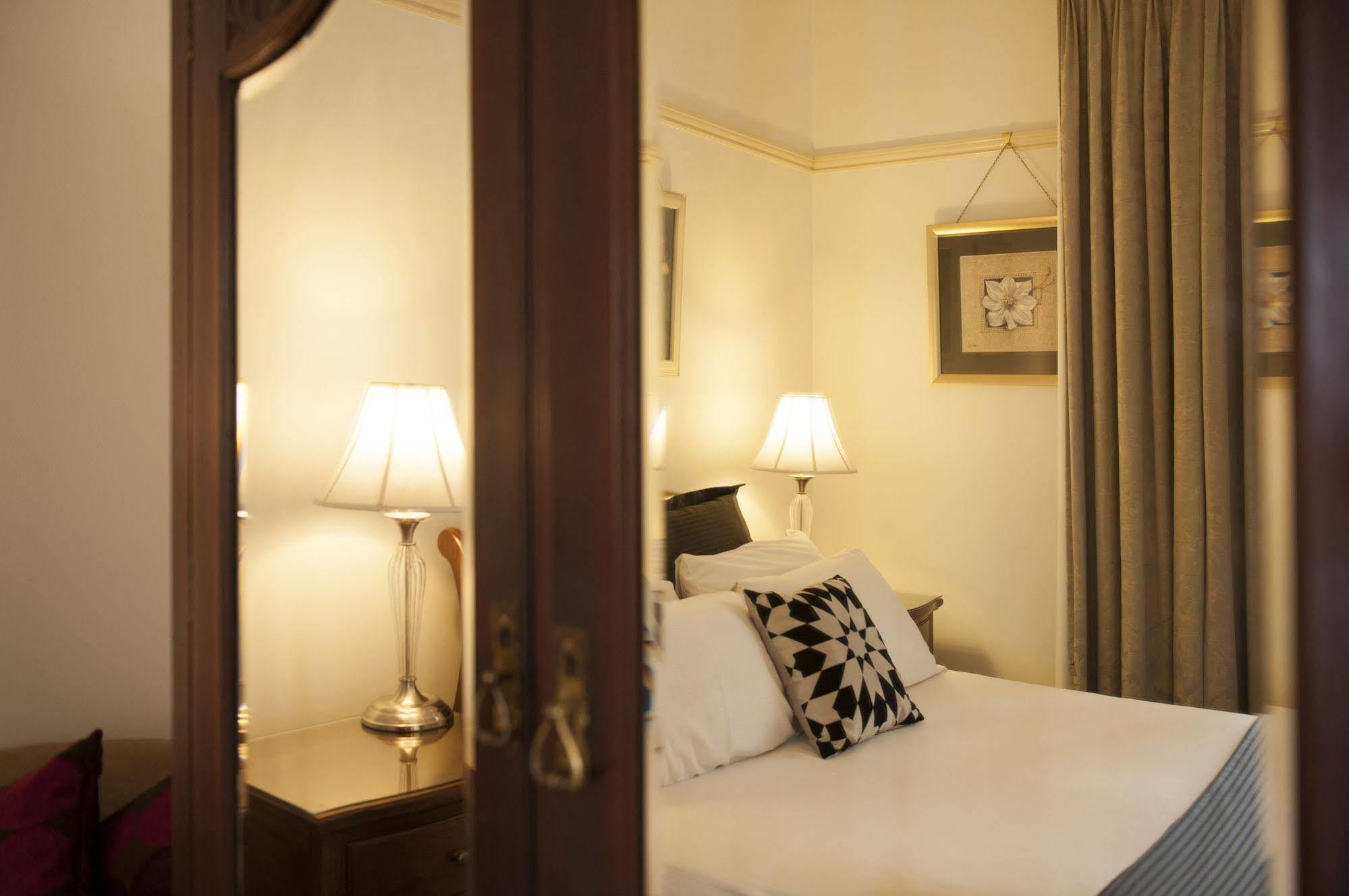 Cobb & Co Court Boutique Hotel Mudgee Luaran gambar